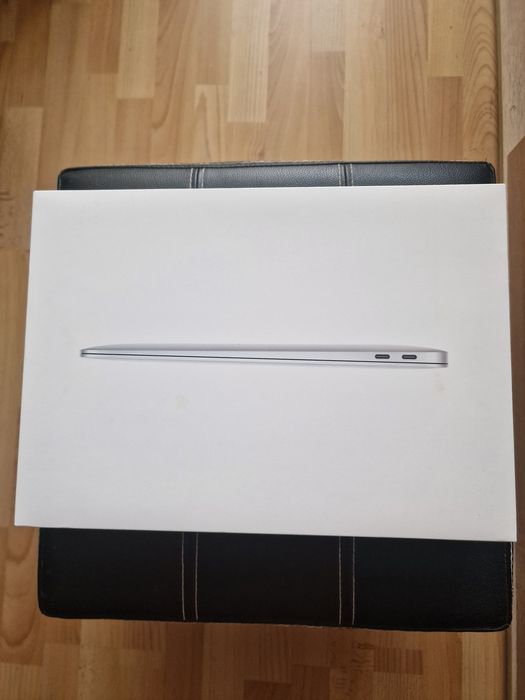 MacBook Air M1 Space Gray (8GB/256GB) – Като НОВ, 52 цикъла, 98% Батерия! Пълен комплект + Magic Mouse + HyperDrive ХъбЦена:539 € за всичко в комплект