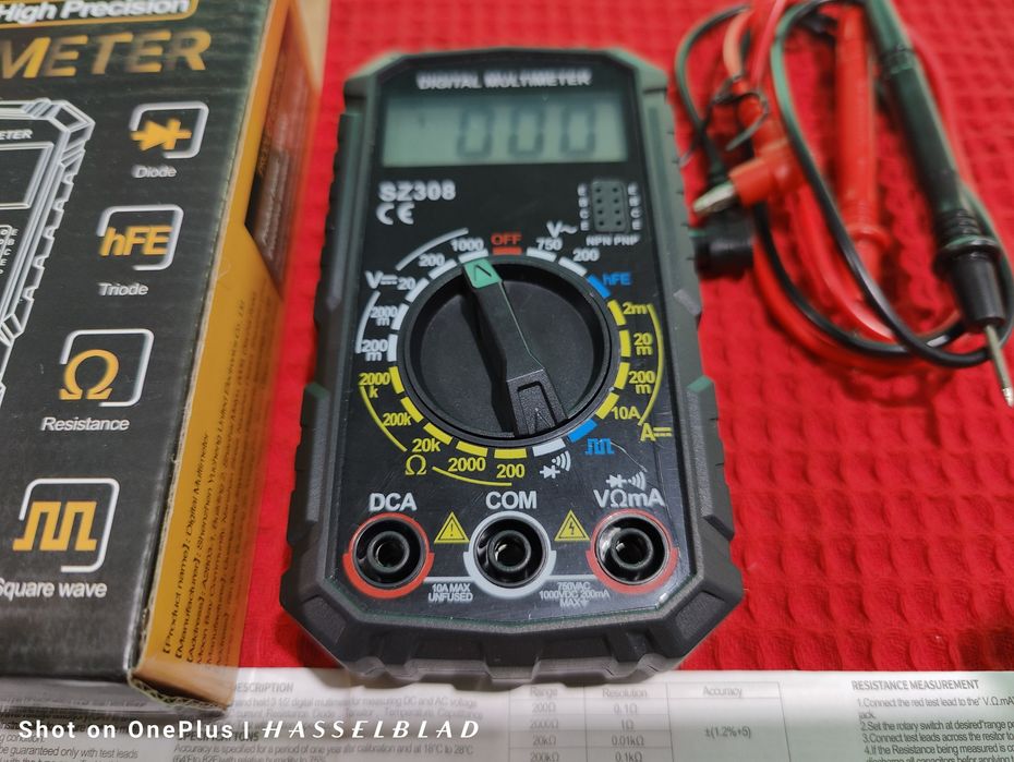 Мултицет за измерване напрежението силата и честотата на електроенерги