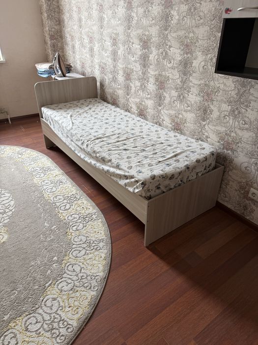 Продам односпальная кровать матрасом в хорошем состоянии