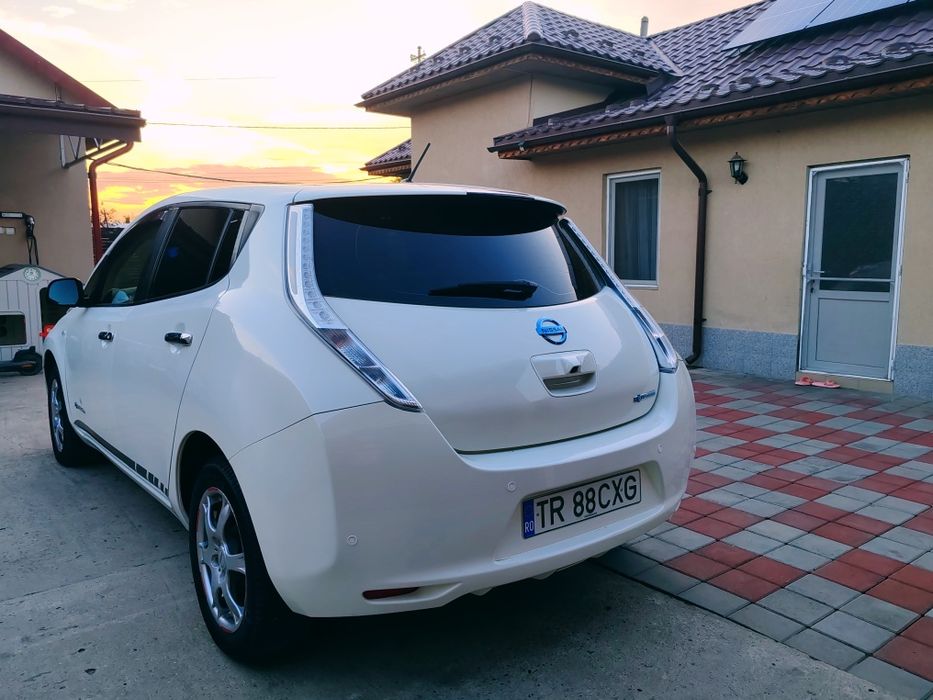 Nissan leaf electric