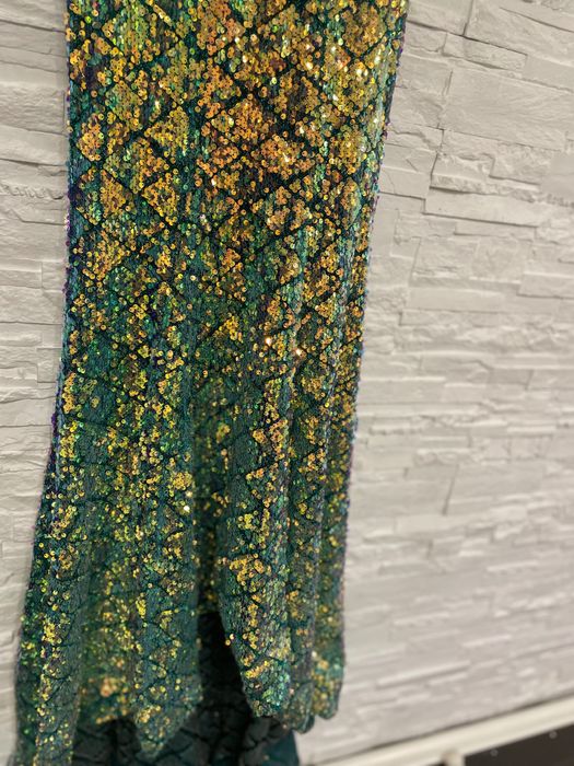 Официална рокля.