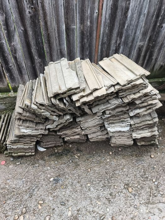 Vând  țiglă betonata veche