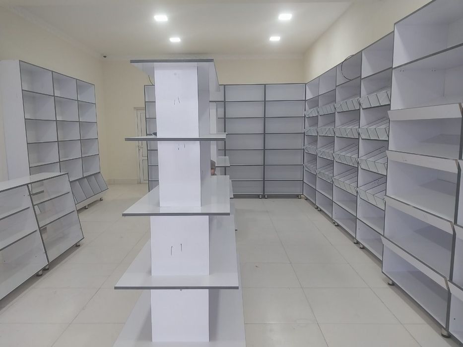 Polka vitrina stelaj mebel zakaz