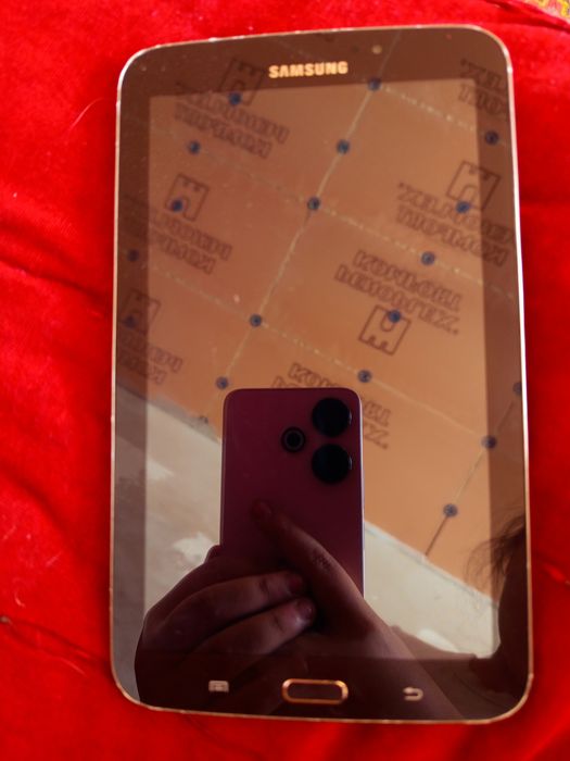 Продаеться планшет Самсунг, диагональ 6 на 4, работает,