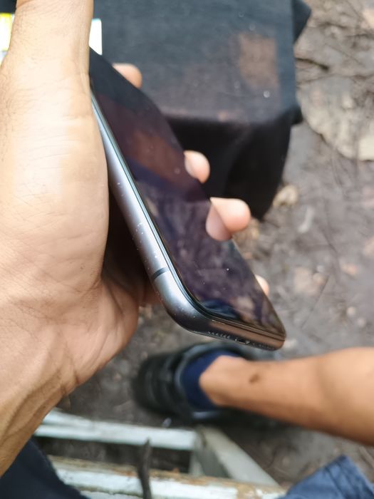 Vând iPhone 11 de 64 gb