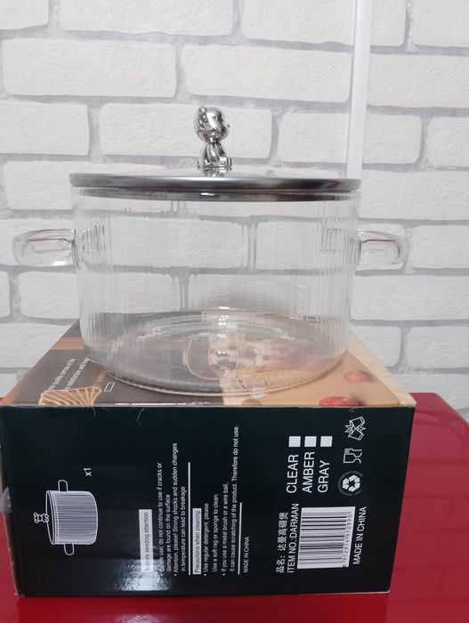 Универсальная кастрюля с крышкой.