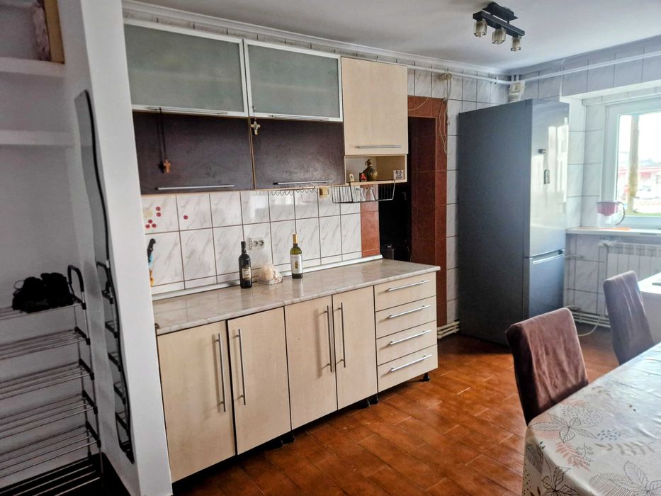 Apartament de inchiriat Focsani, 3 camere decomandat, etaj 1, ultracentral – Ceasul Rău, vedere Catedrala