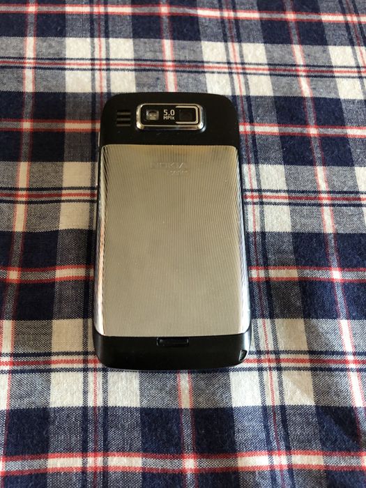 Мобилен телефон GSM Nokia E72