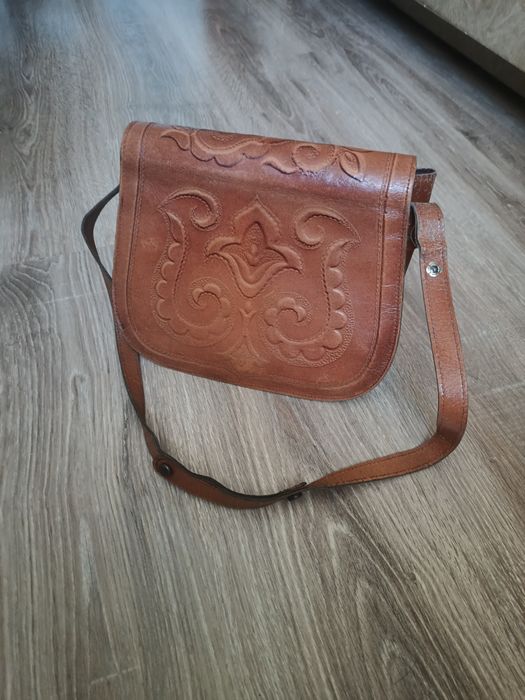 Geantă din piele naturală lucrată manual