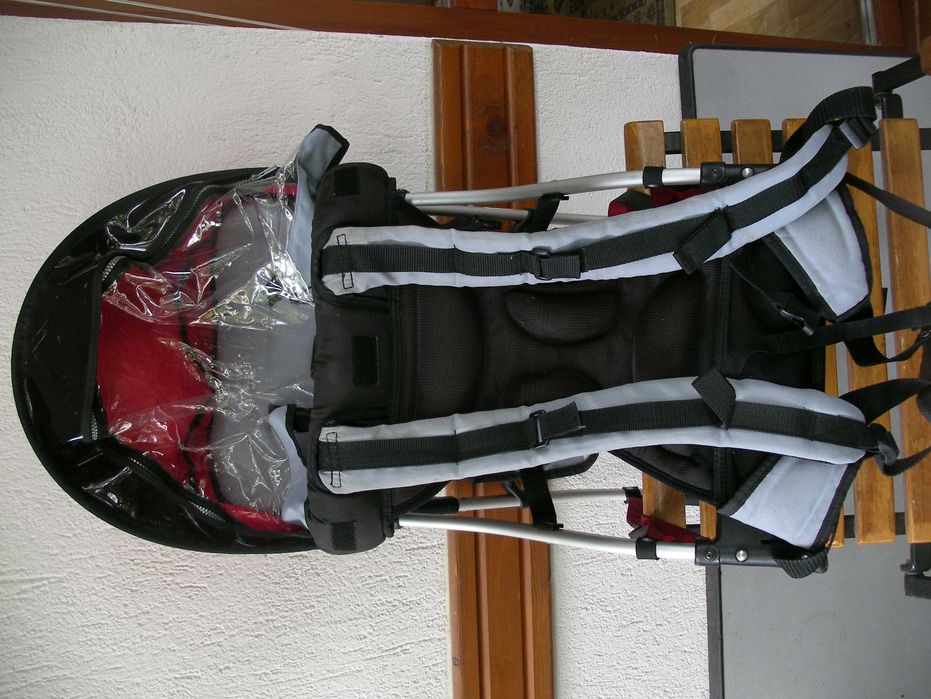 Продавам 2 раници за бебе B Square и Chicco caddy.