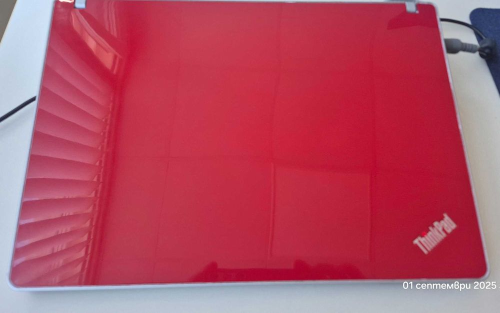 Продавам Lenovo ThinkPad Edge 13 – Червен капак (модел 0492-2DG)