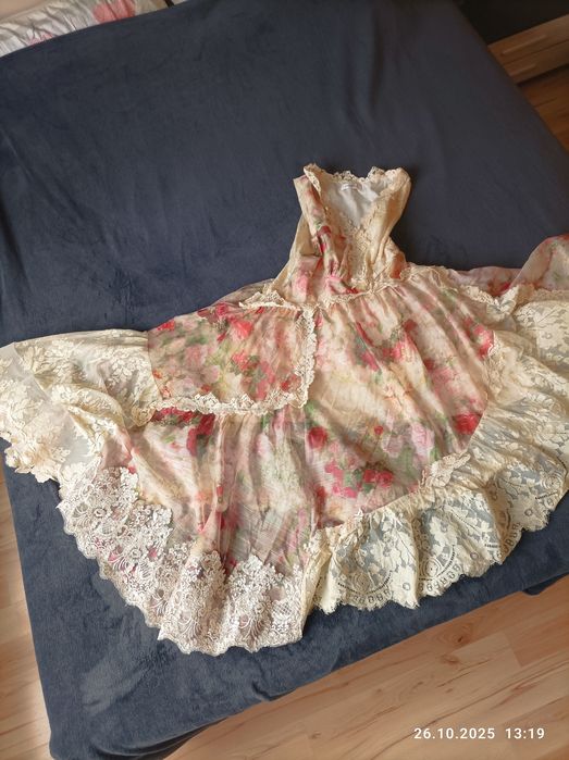 Асиметрична рокля