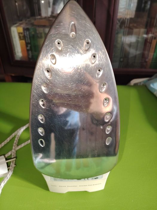 Продаётся утюг Поларис