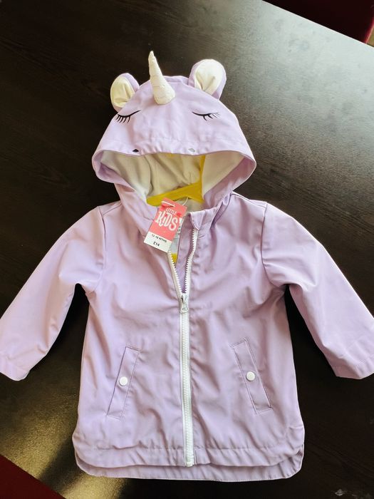 Ново якенце с качулка еднорог, английска марка. Гумирано и с подплата