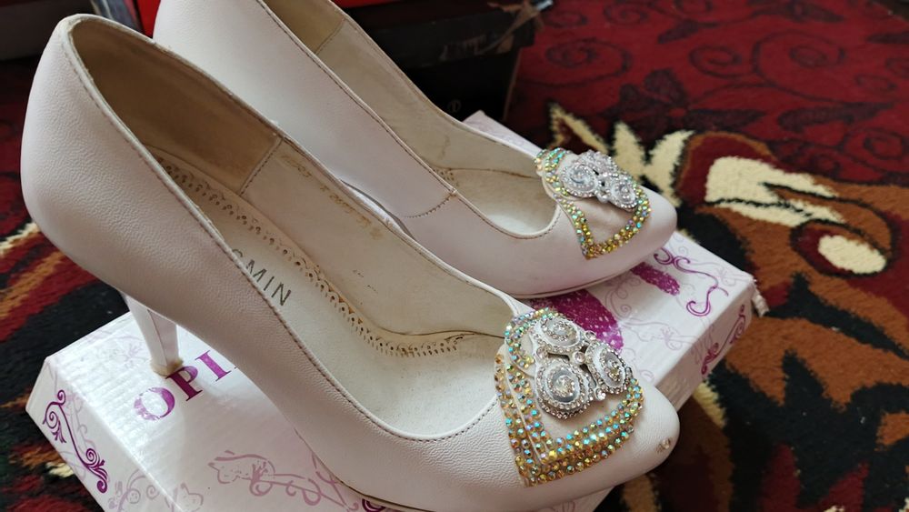 Tufli kelinchaklarga mos