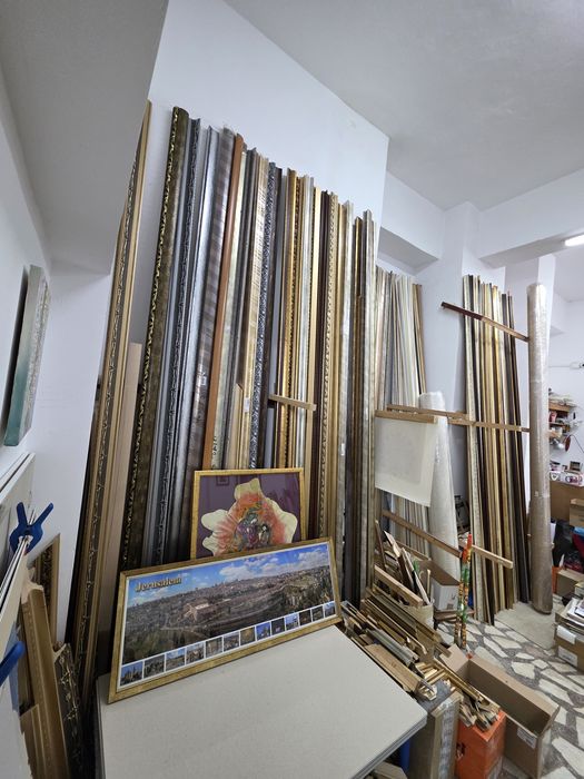 Vând afacere la cheie: atelier profesional de înrămari si mică galerie de arta