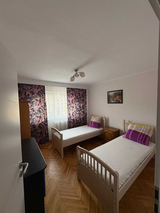 Persoana fizica, inchiriez apartament cu 3 camere ultracentral si mobilat (63 mp), renovat recent, situat in Alba Iulia