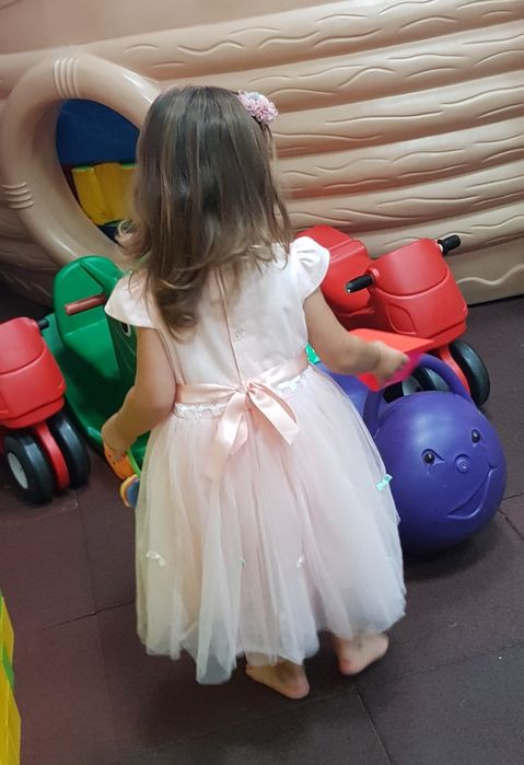 Детска рокля от прасковен тюл, размер 3-4 години