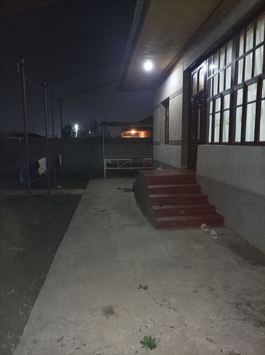 Уй сотилади 6сот сув газ свет ваифаи бор