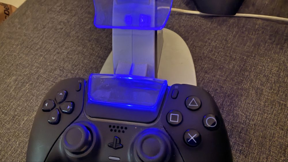 Stație de încărcare dublă controllere PS5 DualSense, LED albastru