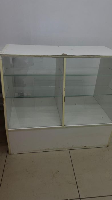 Шкафы витринные для магазина