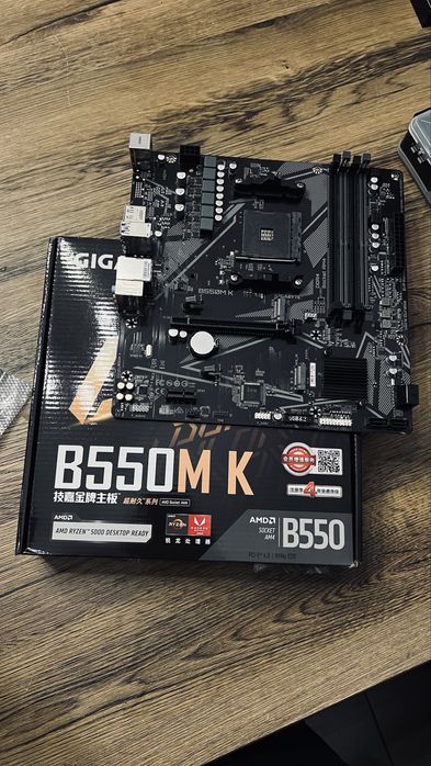 Материнская плата B550