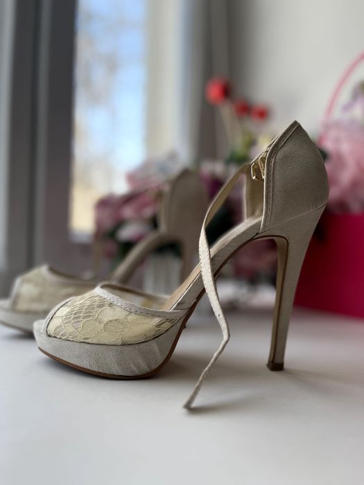 Нежные босоножки, ОЧЕНЬ удобные. Размер 38