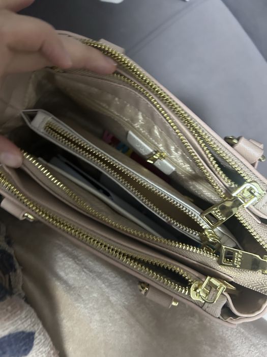 Розовая сумка Прада