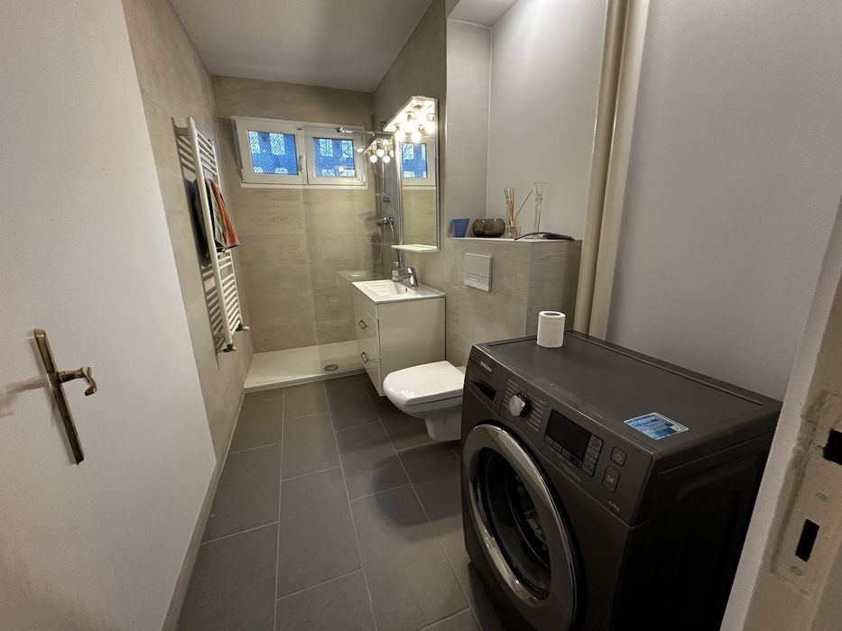 Inchiriez apartament cu 4 camere