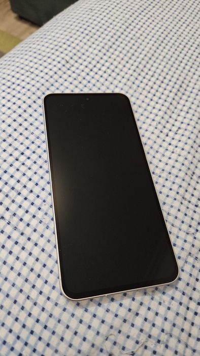 Vand Iphone 13 in stare buna