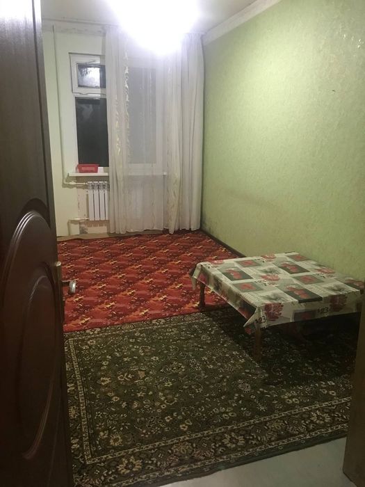 Jahon tillari univer oldida