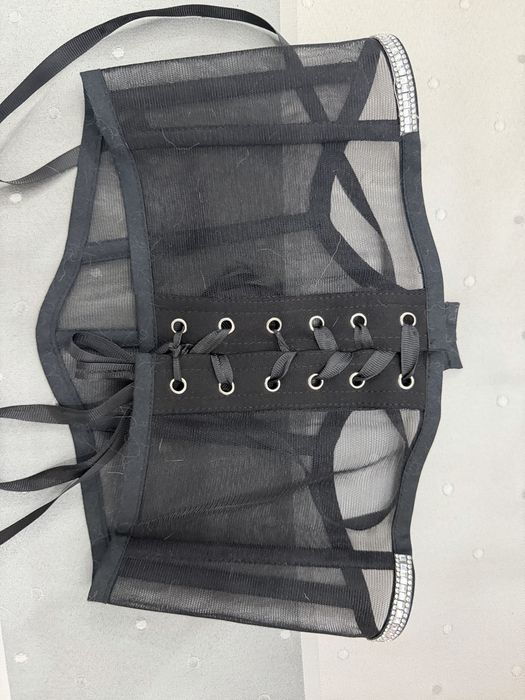 Черный корсет с блестками