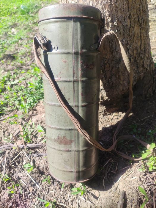 Продавам противогаз  WW2 - Царство България

Леко смачкана кутия ,  м