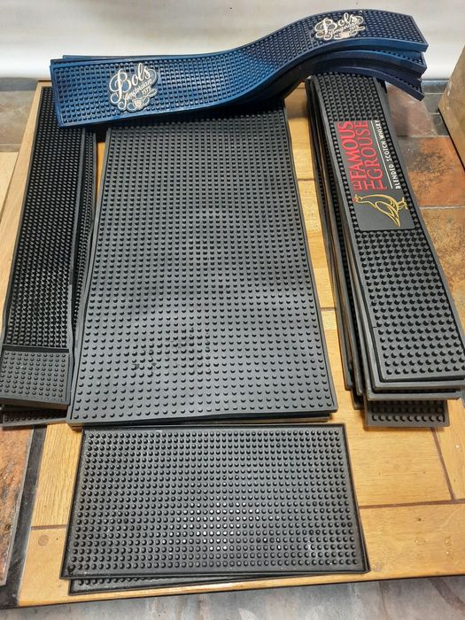 Продам коврики резиновые для бара.