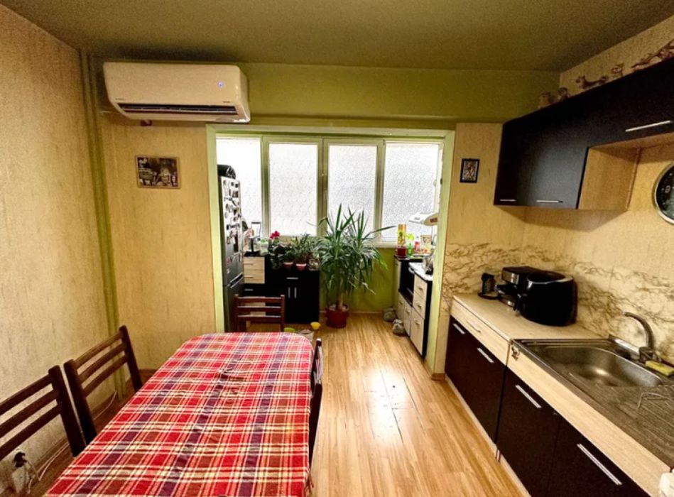 Продава се Тристаен апартамент в Пловдив, Христо Смирненски - 71 кв.м за 1902 €/кв.м - Снимка #2