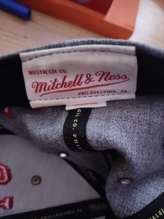 Шапка. Chicago Bulls , сива с червена козирка