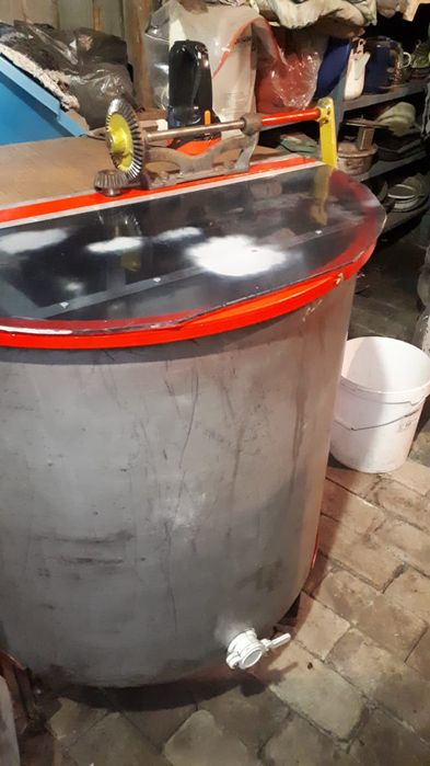 Продам медогонку.