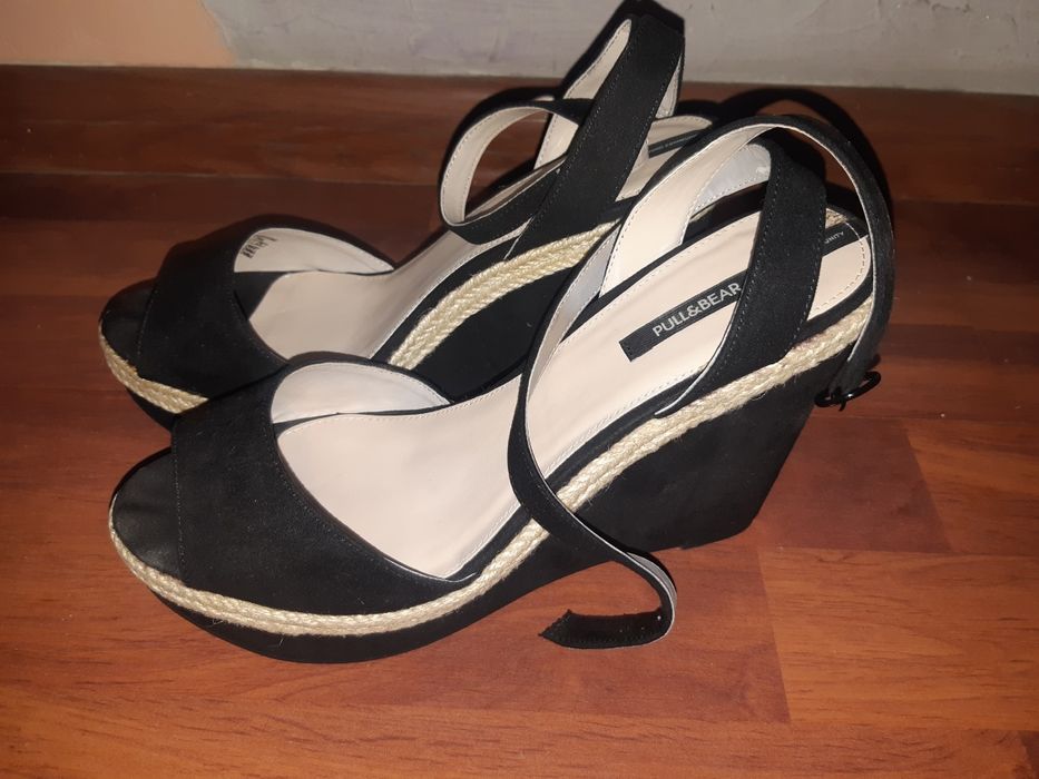 Женские босоножки