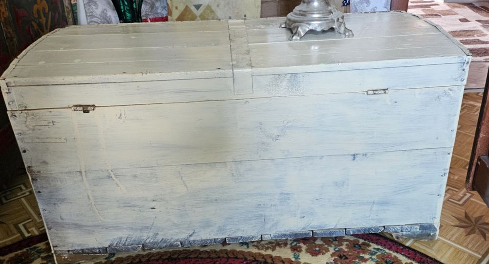 Сундук деревянный