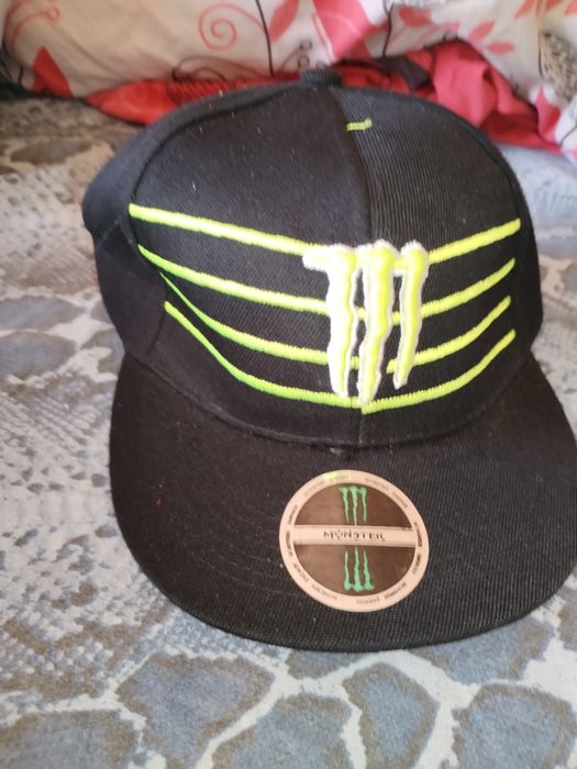 Шапки различни 15  леба.За 8 бр безплатна доставка плус подарак