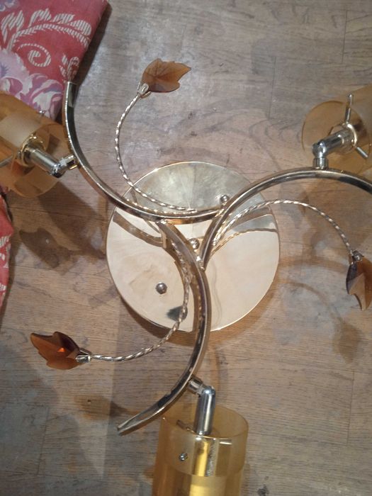 Люстра трехрожковая