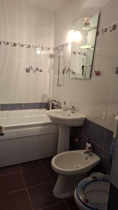 Închiriez apartament