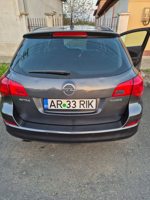 Vând Opel Astra J