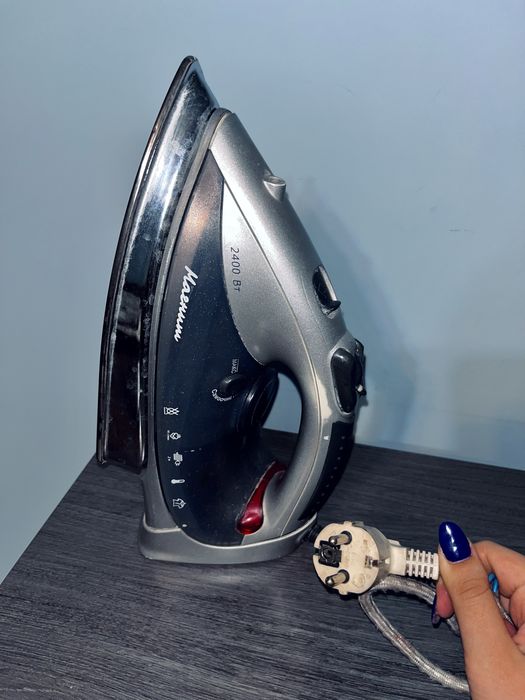 Продаю утюг в хорошем состоянии