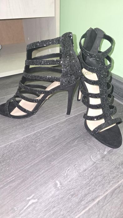 Черни  сандали на ток