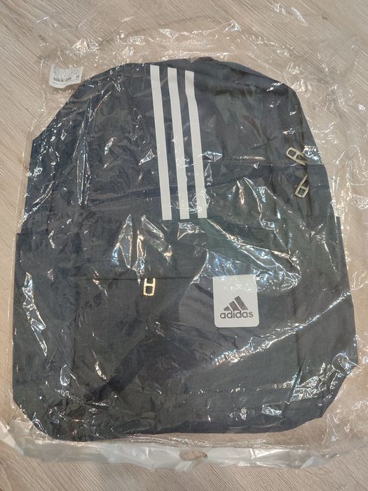 Продам новый рюкзак Adidas