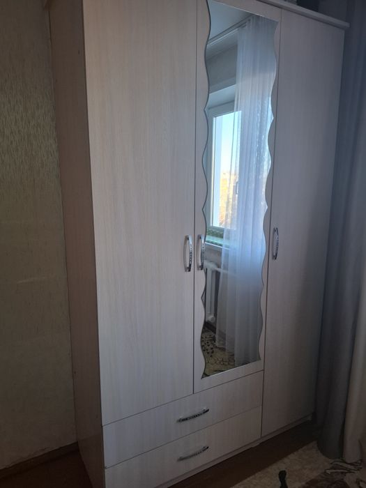 Срочно продам шкаф