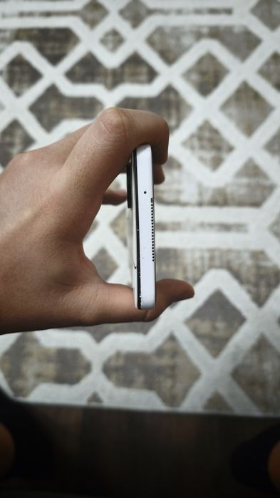 Tecno Camon 19 Pro Mondrian edition Обмен