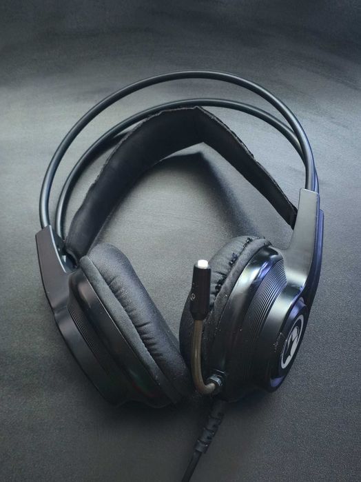 Căști gaming Marvo Scorpion cu iluminare RGB și microfon