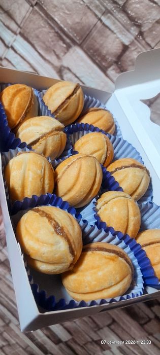 Орешки с варёной сгущёнкой